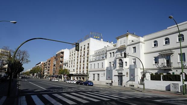 Urbanismo mal planteado calle Luis Montoto en Sevilla